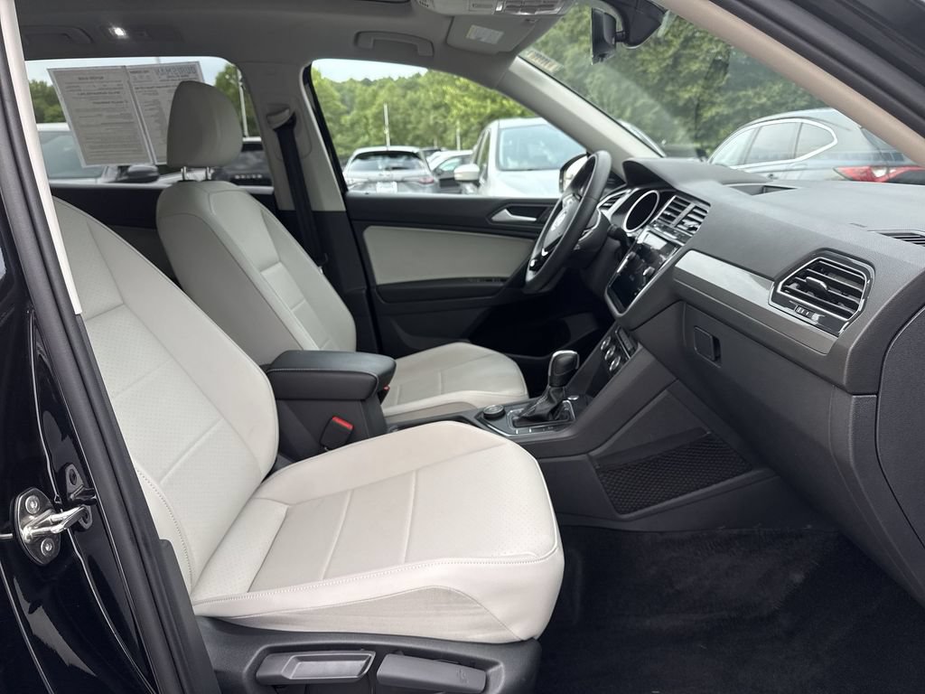 Used 2021 Volkswagen Tiguan SEL AWD/4WD image 26