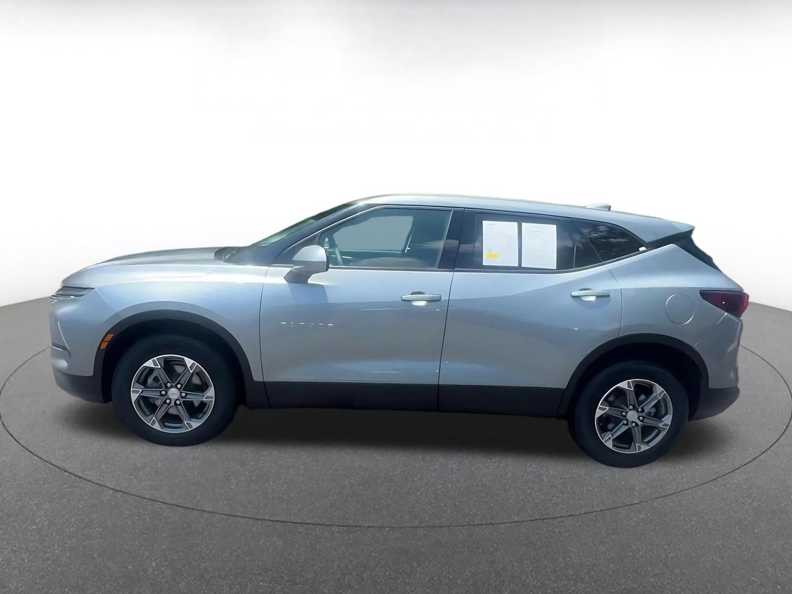 Used 2025 Chevrolet Blazer LT FWD image 9
