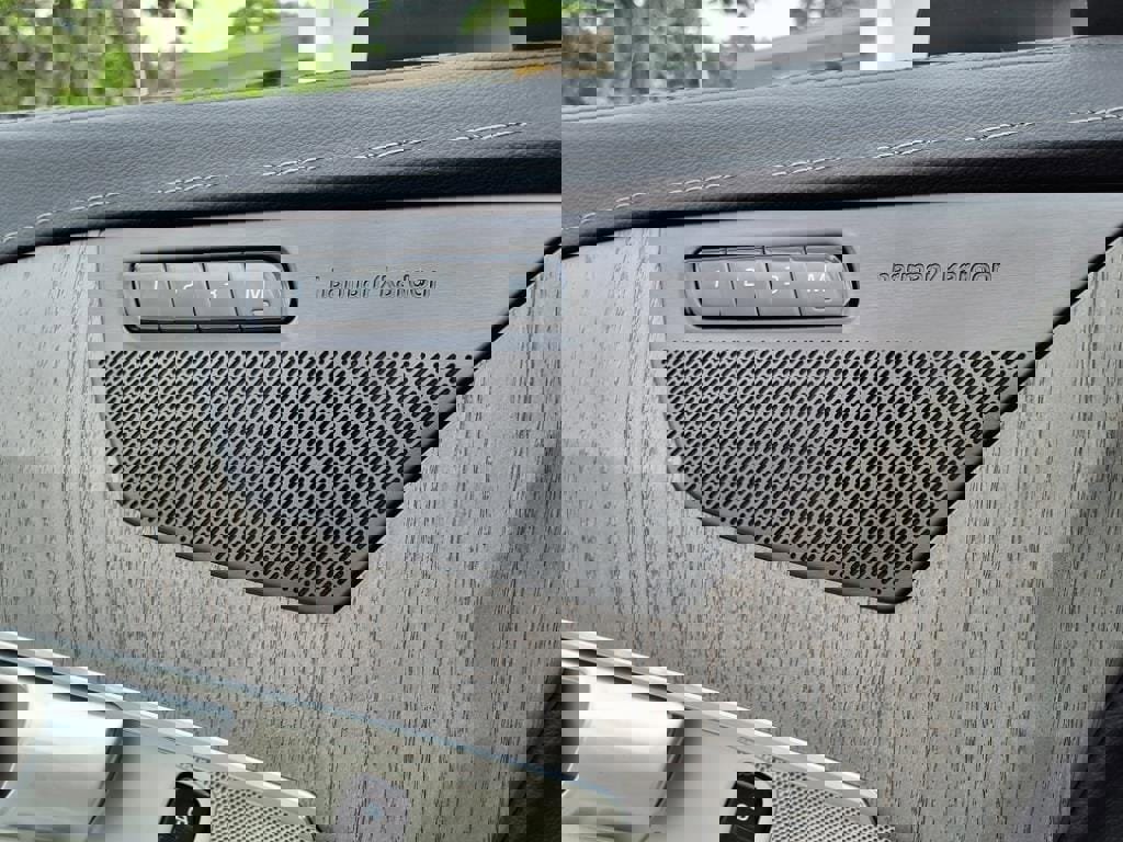 Used 2025 Volvo XC90 T8 Ultra w/ Protection Package Premier image 18