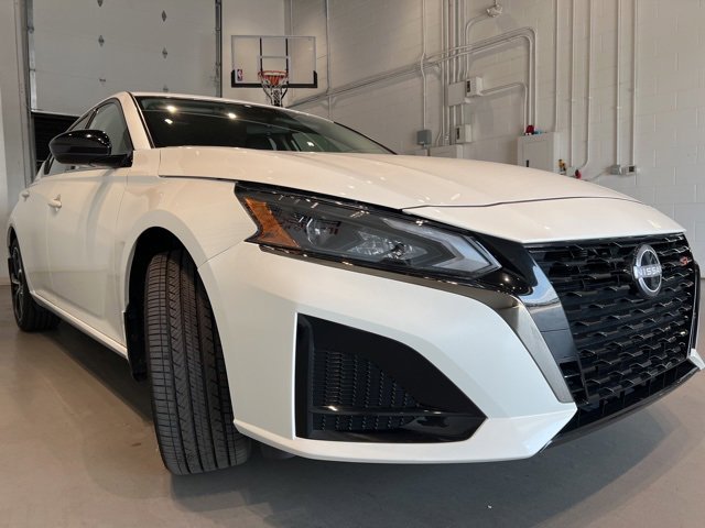 Used 2025 Nissan Altima 2.5 SR image 3