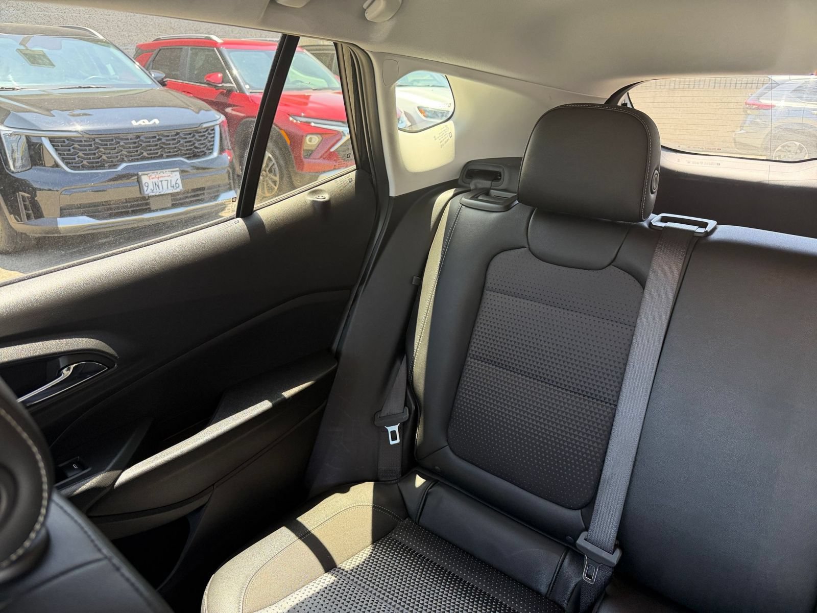 Used 2025 Chevrolet Trax LT FWD image 38