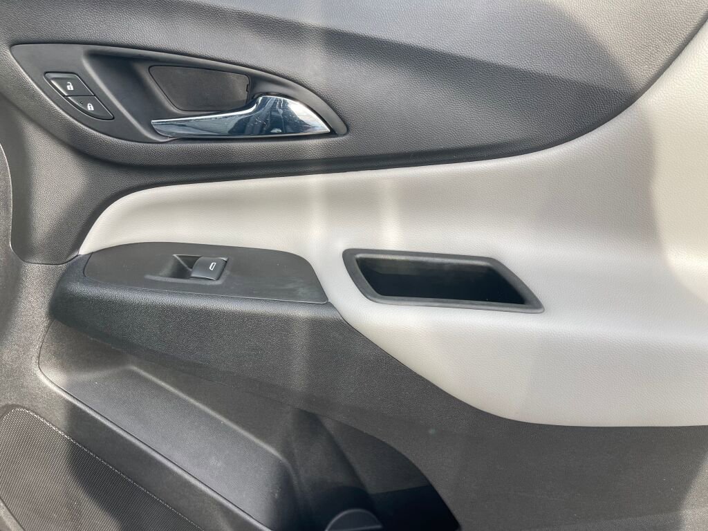 Used 2020 Chevrolet Equinox LT w/ Driver Convenience Package image 22