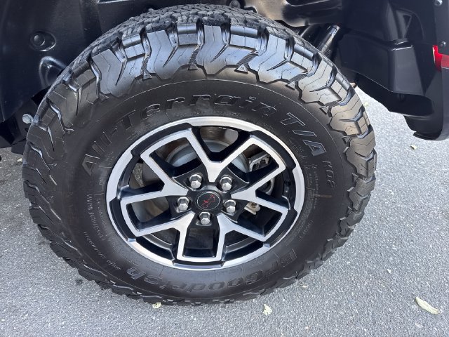 Used 2025 Jeep Wrangler Unlimited Rubicon w/ Convenience Group AWD/4WD image 27