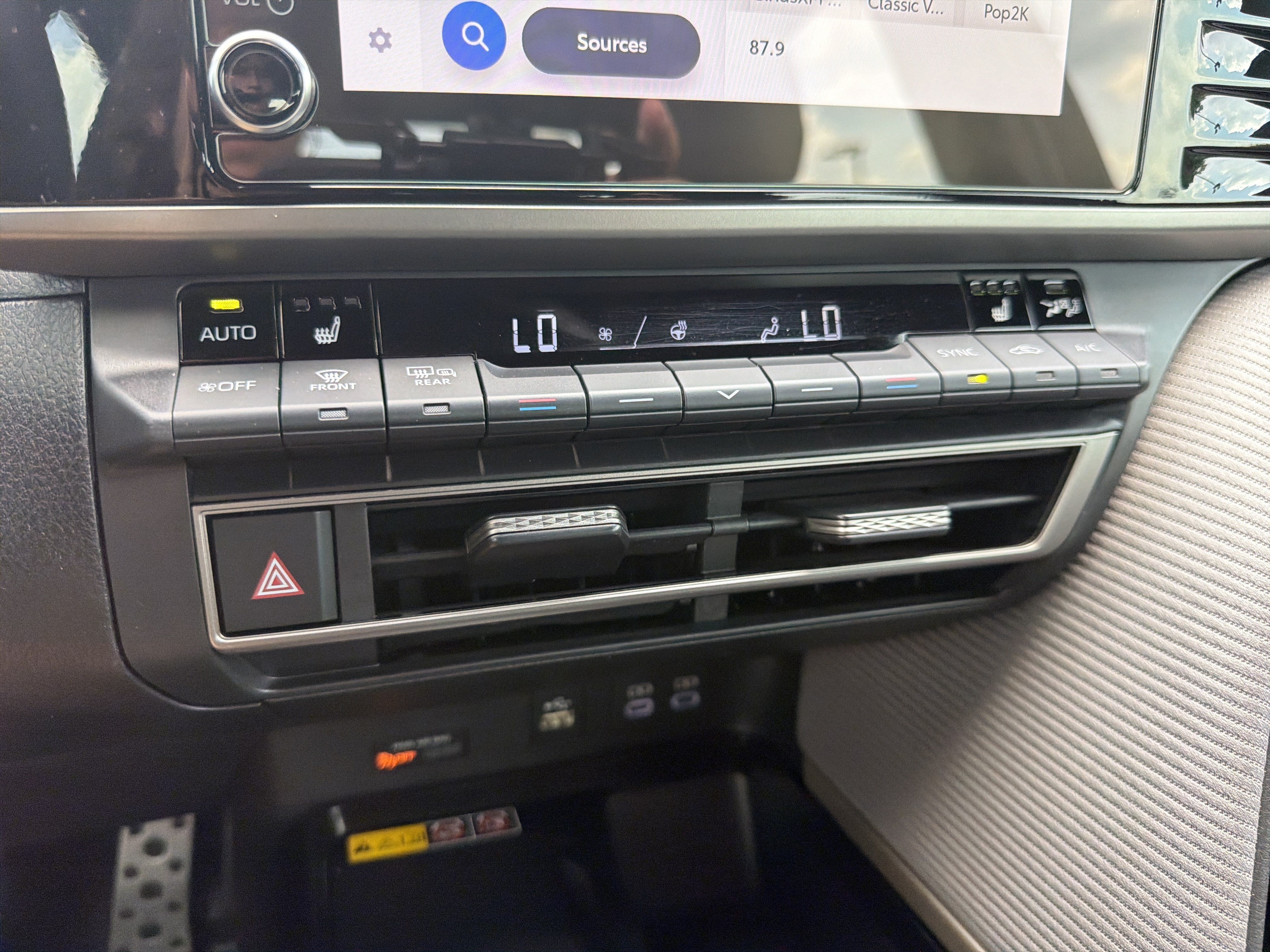Certified 2025 Toyota Camry SE w/ Convenience Package FWD image 8