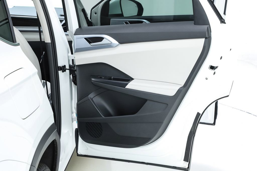 New 2026 Volkswagen Taos SE FWD image 30