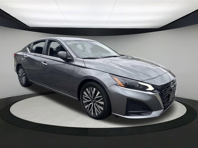 Used 2024 Nissan Altima 2.5 SV image 3