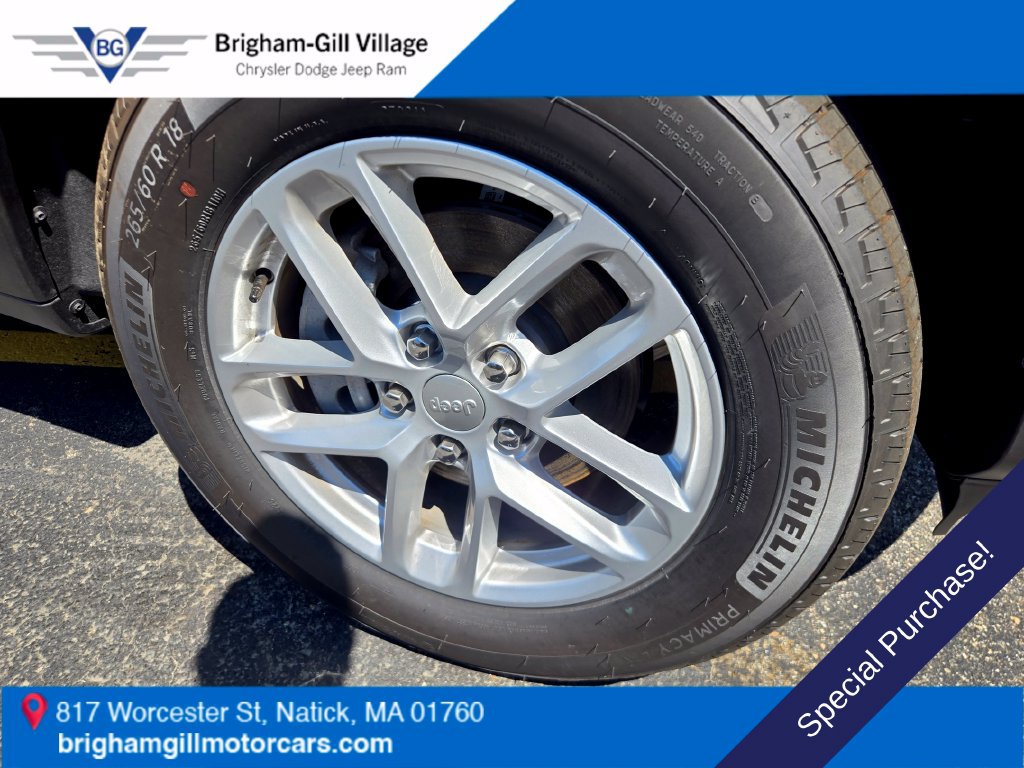 Used 2025 Jeep Grand Cherokee Laredo X w/ Luxury Tech Group I AWD/4WD image 7