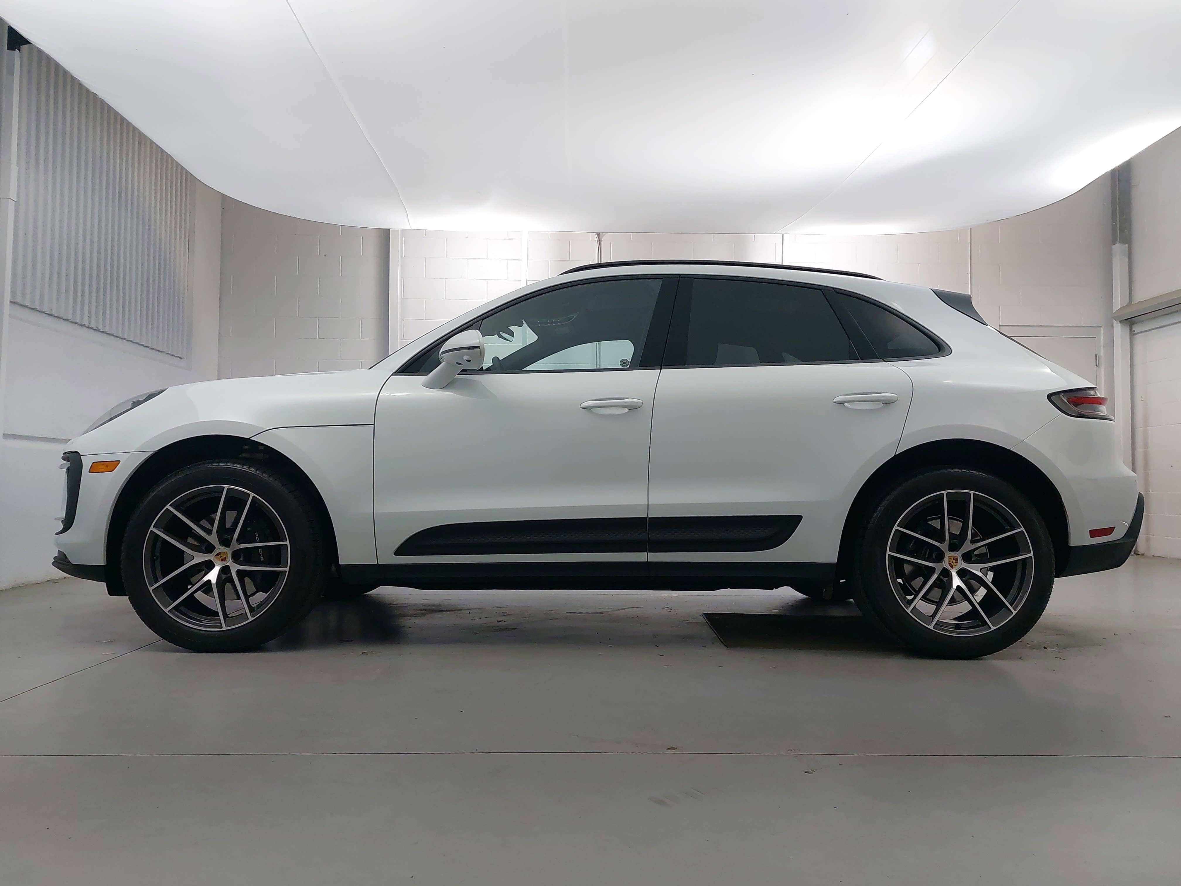 Certified 2024 Porsche Macan image 2