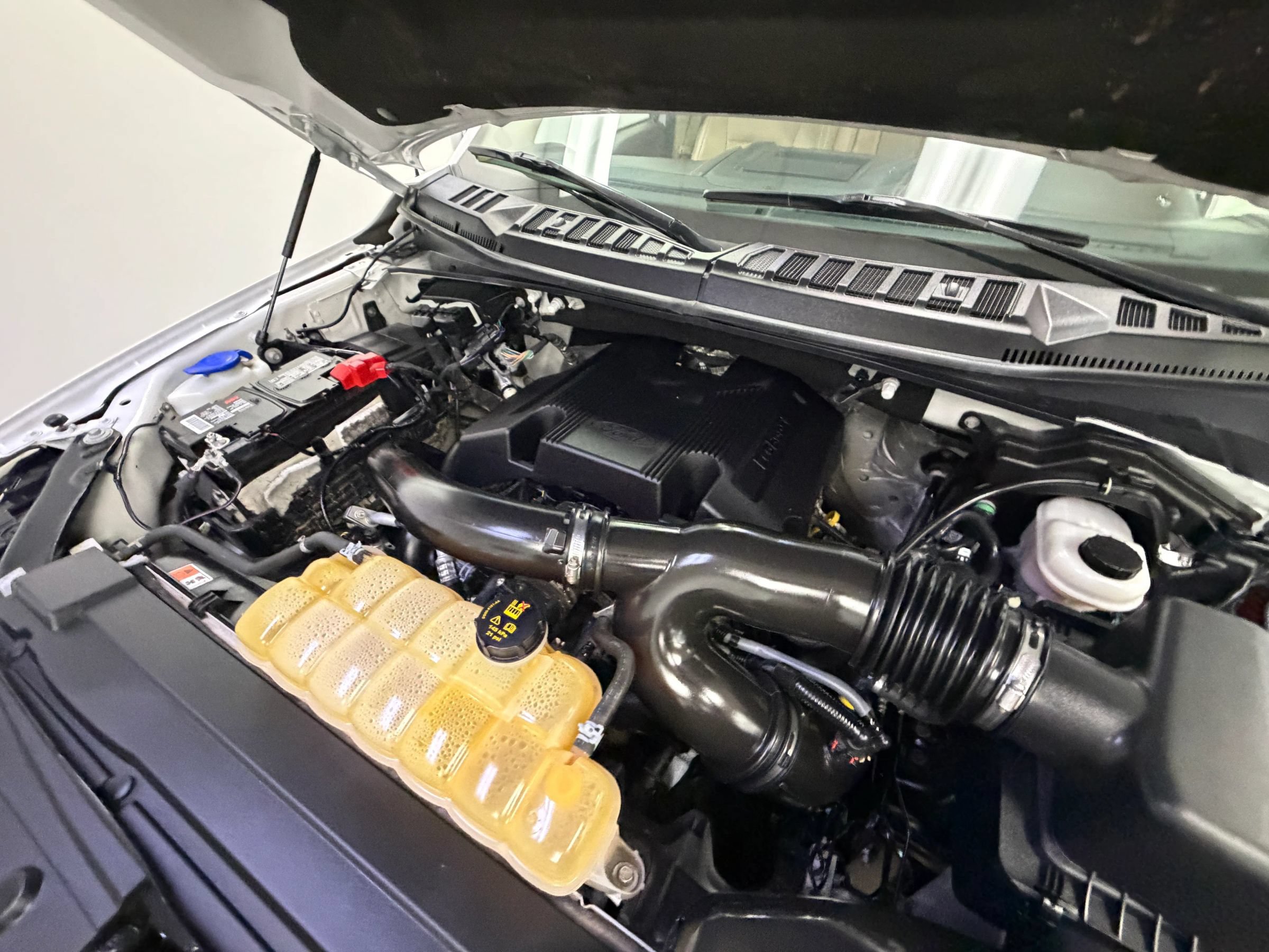 Used 2019 Ford F150 Lariat w/ Equipment Group 502A Luxury AWD/4WD image 32
