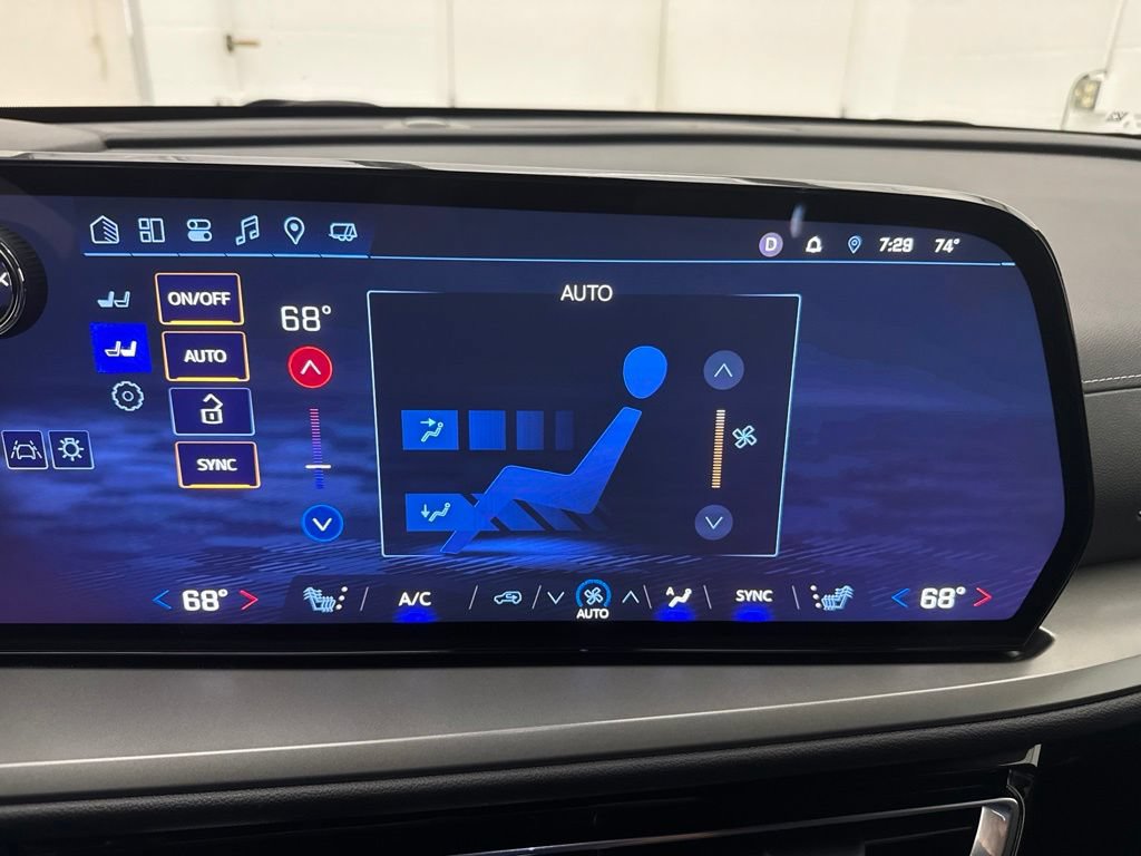Used 2025 Chevrolet Traverse LT AWD/4WD image 35