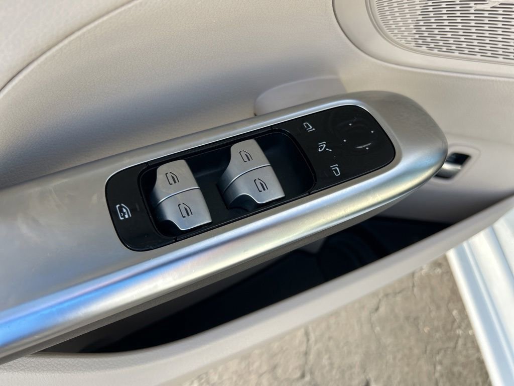 Used 2025 Mercedes-Benz C 300 Sedan image 37