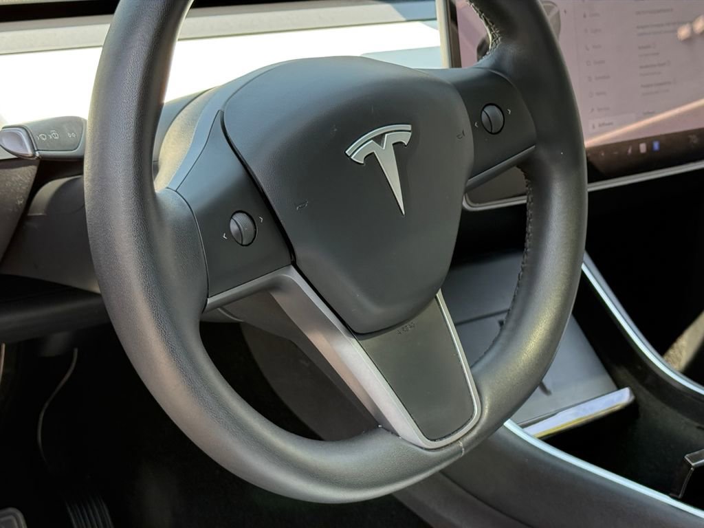 Used 2021 Tesla Model Y Long Range AWD/4WD image 28