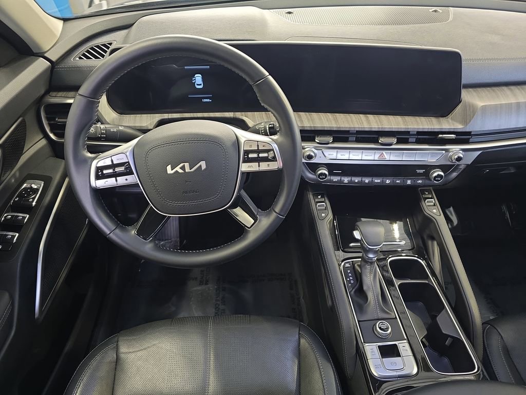 Used 2024 Kia Telluride EX w/ EX Captain's Chair Package image 17