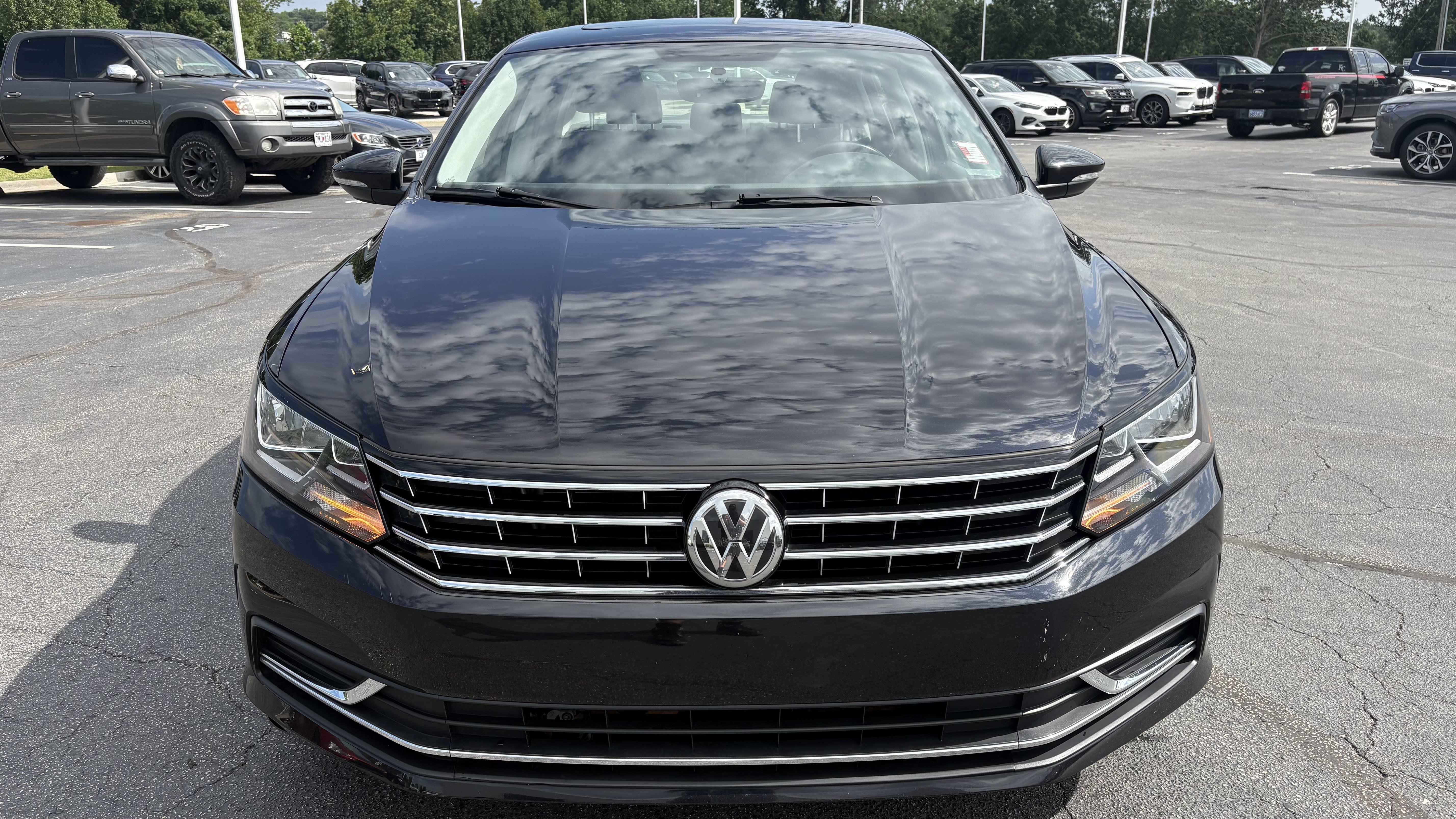 Used 2019 Volkswagen Passat 2.0T Wolfsburg w/ Wheels & Sunroof Package FWD image 3