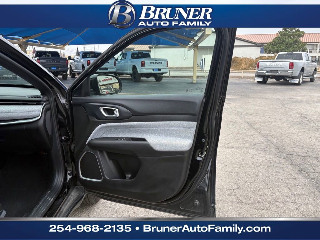 Used 2024 Jeep Compass Sport image 15