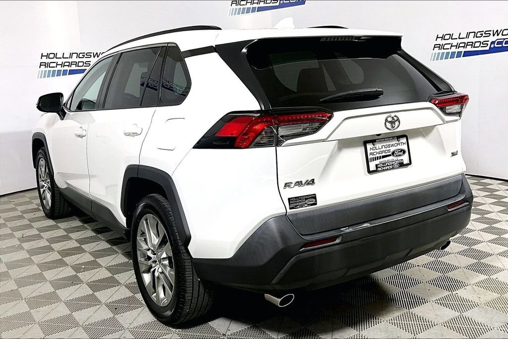 Used 2020 Toyota RAV4 XLE Premium FWD image 8