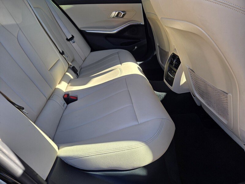 Used 2021 BMW 330i Sedan w/ Premium Package RWD image 15