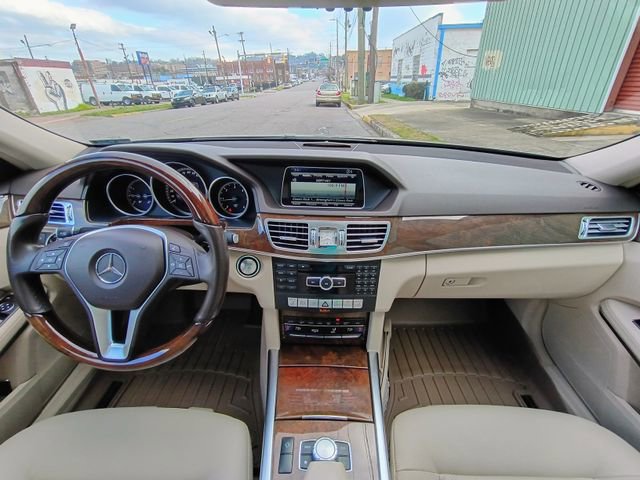 Used 2014 Mercedes-Benz E 250 BlueTEC Sedan image 31