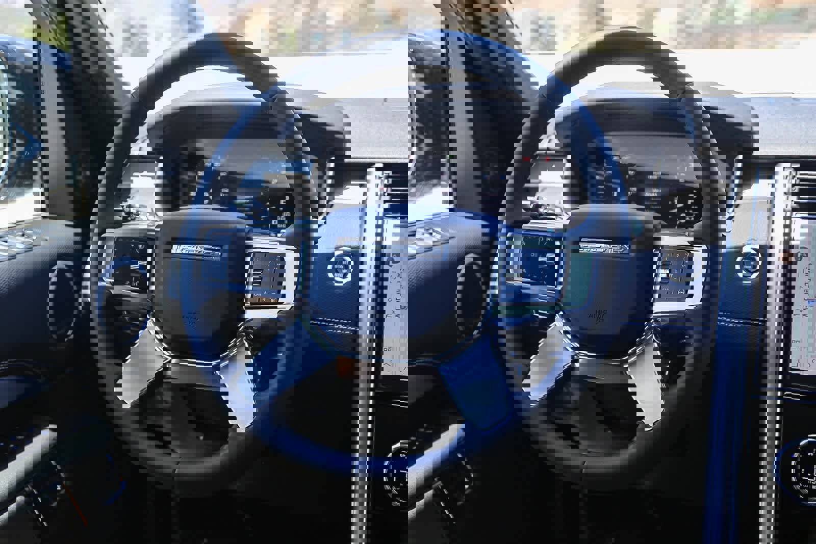 New 2025 Land Rover Discovery Dynamic SE image 15