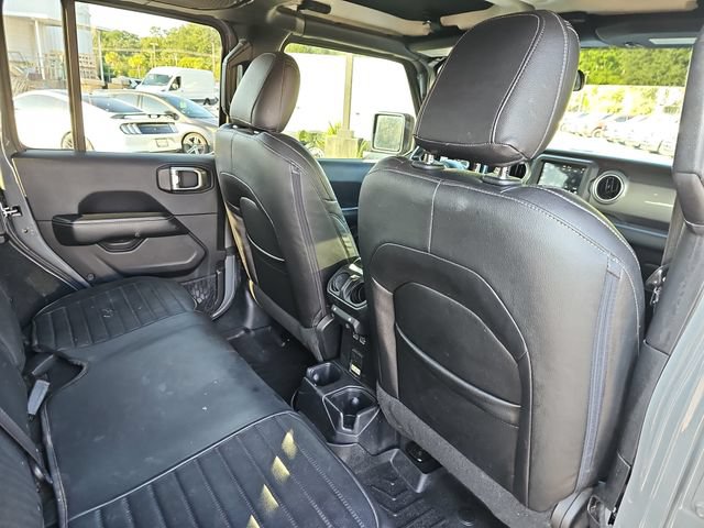 Used 2018 Jeep Wrangler Unlimited Sahara AWD/4WD image 11