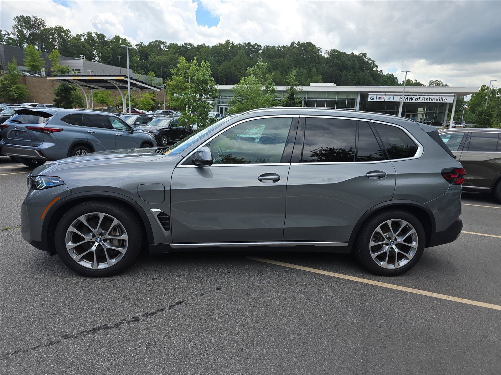 Used 2026 BMW X5 xDrive50e AWD/4WD image 6