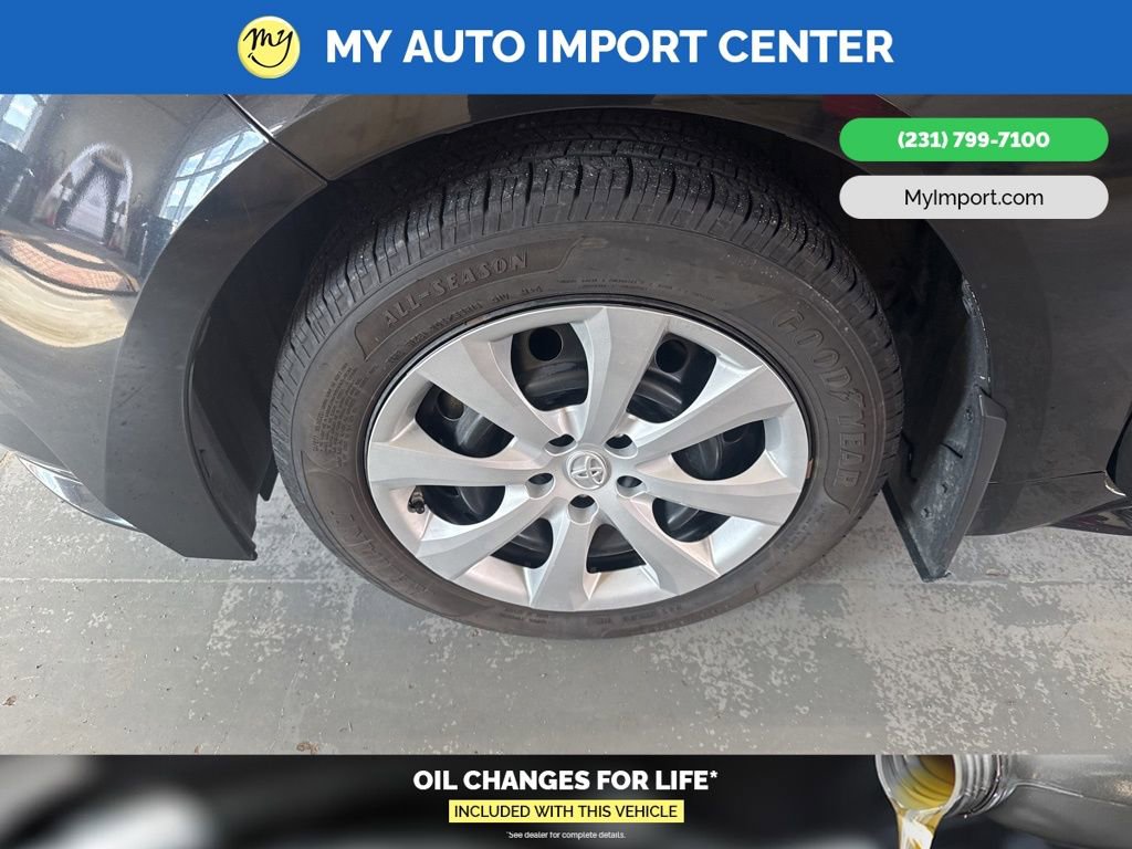Used 2021 Toyota Corolla LE w/ Carpet Mat Package (TMS) image 9