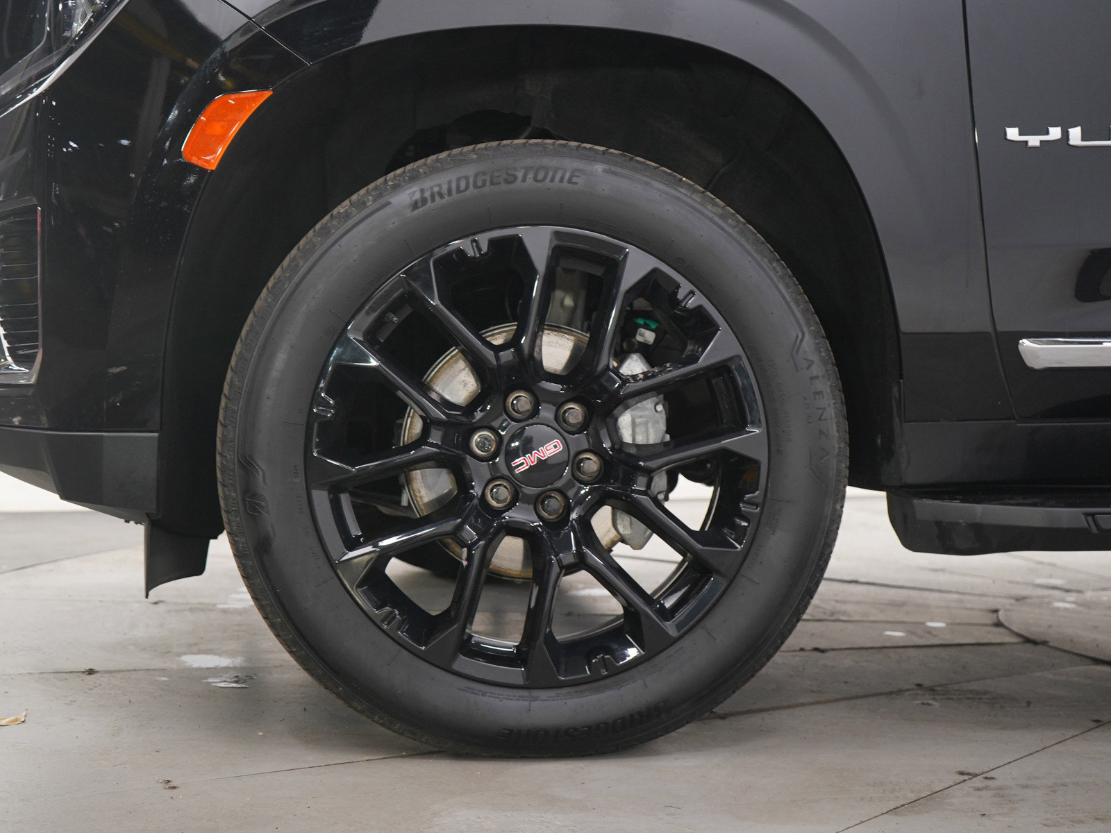 Used 2024 GMC Yukon SLT w/ SLT Luxury Package image 33