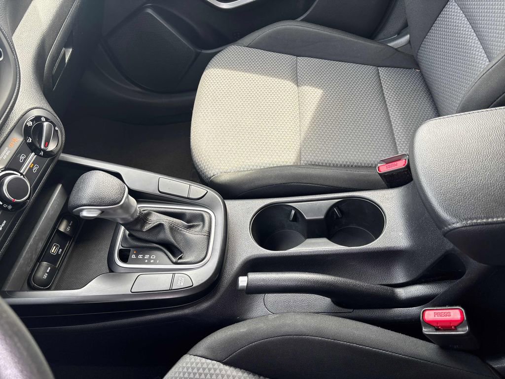 Used 2023 Kia Soul LX w/ LX Technology Package image 18