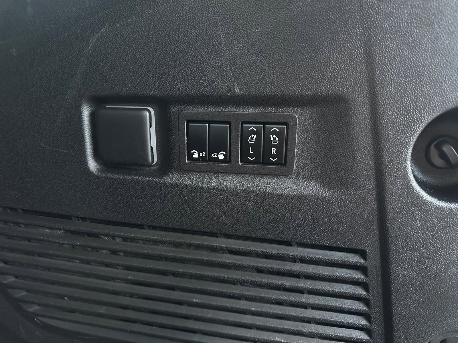 Used 2023 Chevrolet Suburban Premier w/ Max Trailering Package image 27