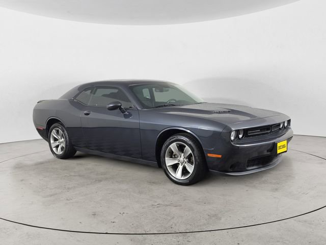 Used 2017 Dodge Challenger SXT image 7
