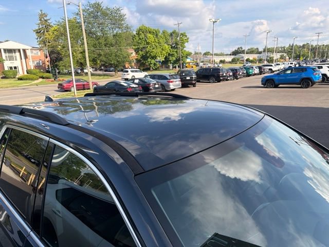 Used 2020 Chevrolet Traverse LT w/ LT Premium Package FWD image 4