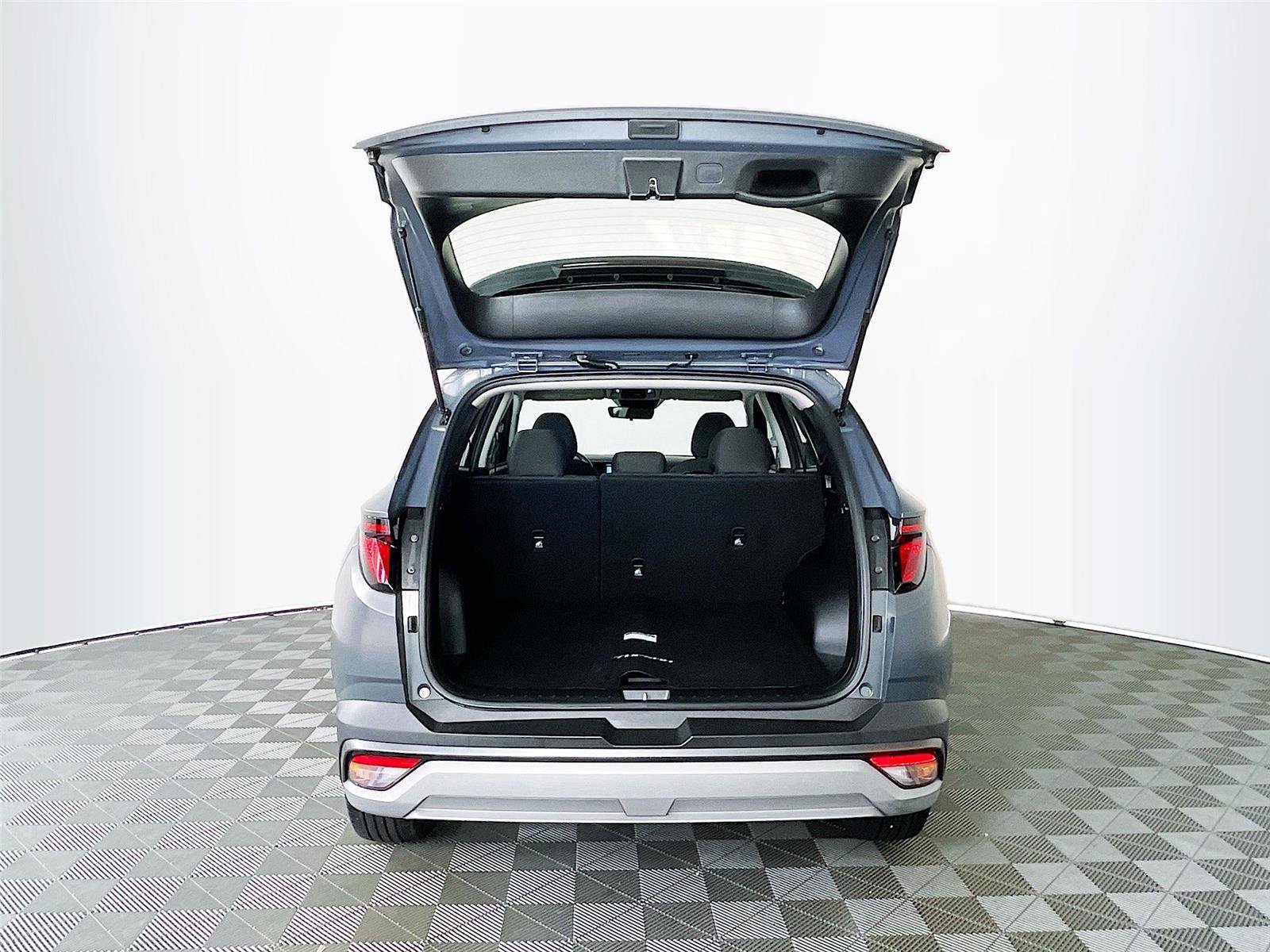 Certified 2025 Hyundai Tucson SE image 26