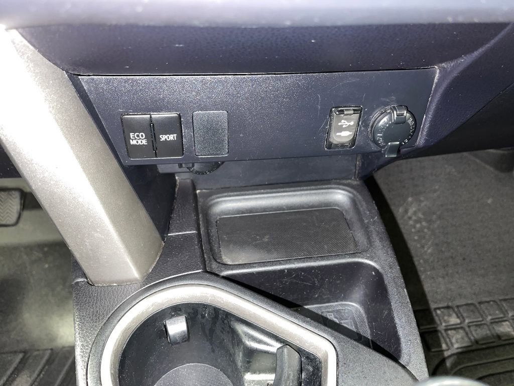 Used 2016 Toyota RAV4 LE FWD image 28