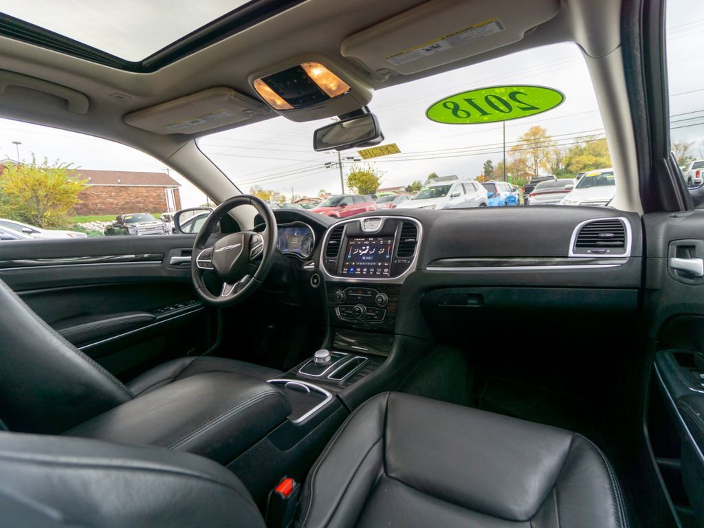 Used 2018 Chrysler 300 Touring L image 25