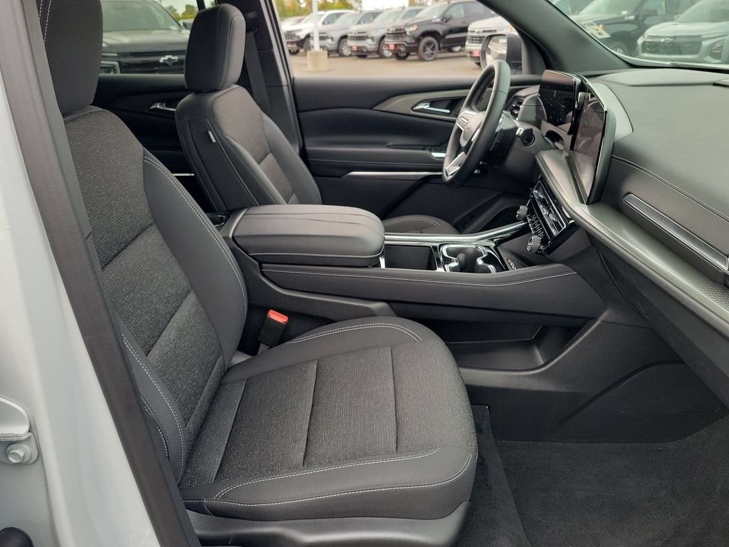 Used 2026 Chevrolet Traverse LT w/ Midnight/Sport Edition FWD image 27