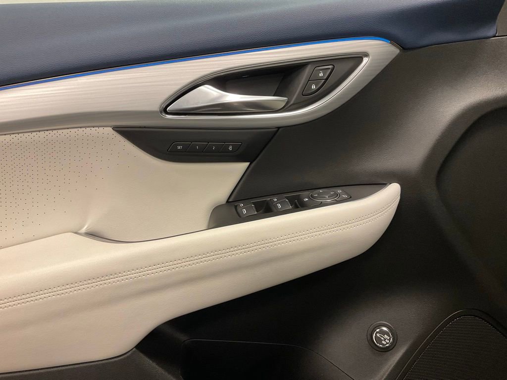 Used 2024 Buick Envision Avenir AWD/4WD image 12