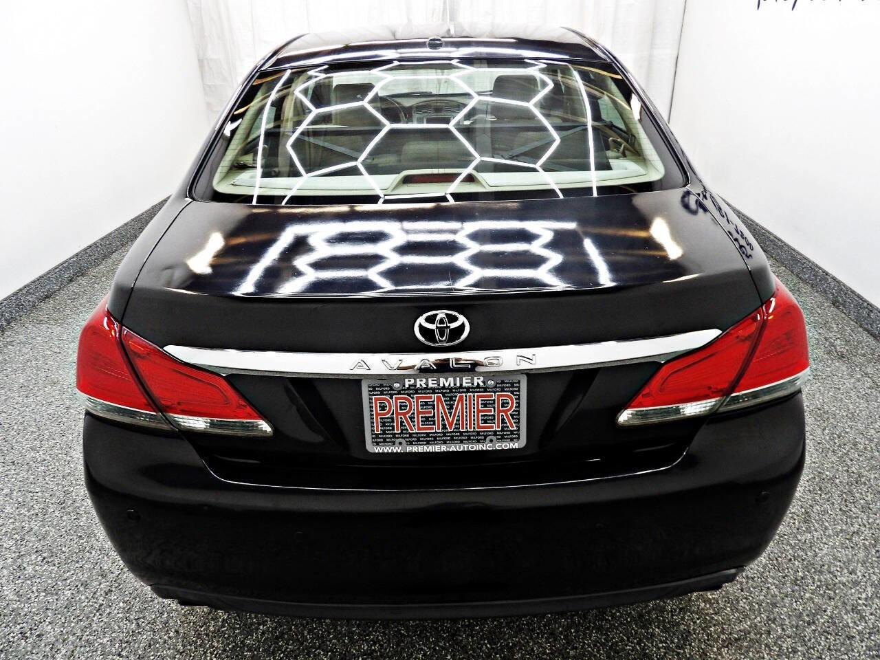 Used 2011 Toyota Avalon Limited FWD image 5