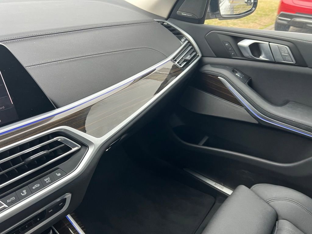 Used 2021 BMW X7 xDrive40i w/ Premium Package image 19