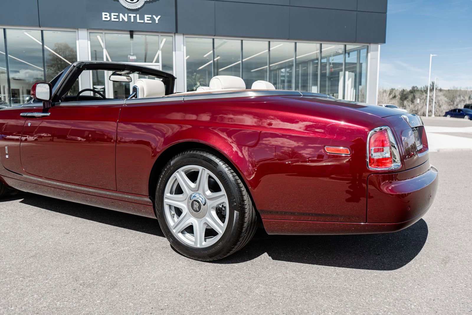 Used 2010 Rolls-Royce Phantom Drophead Coupe image 9