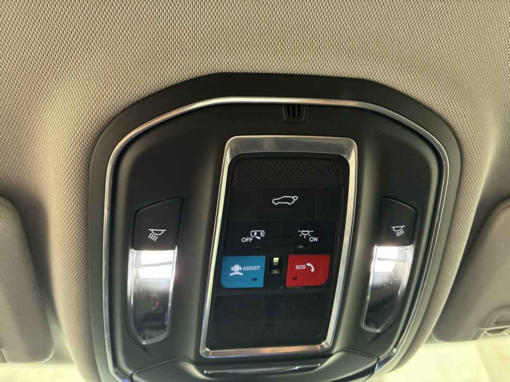 Used 2023 Jeep Grand Cherokee L Limited AWD/4WD image 30