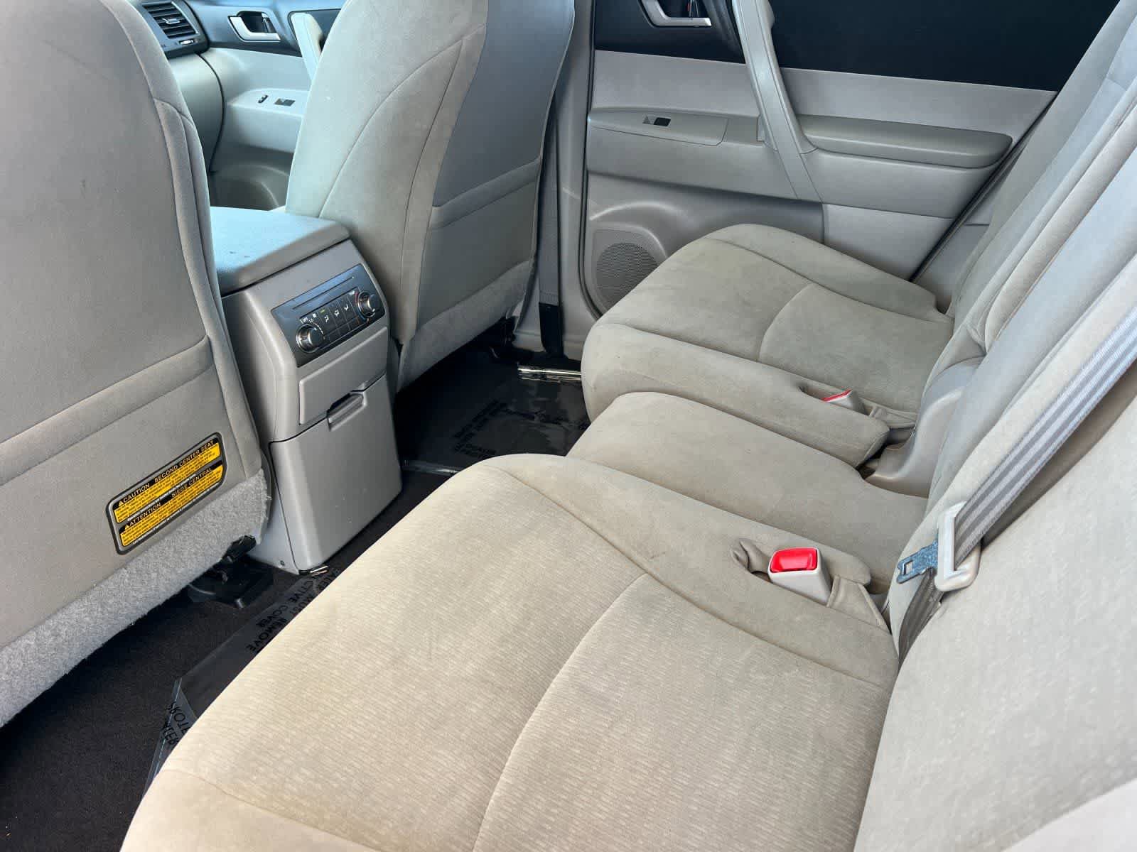 Used 2013 Toyota Highlander Plus FWD image 5