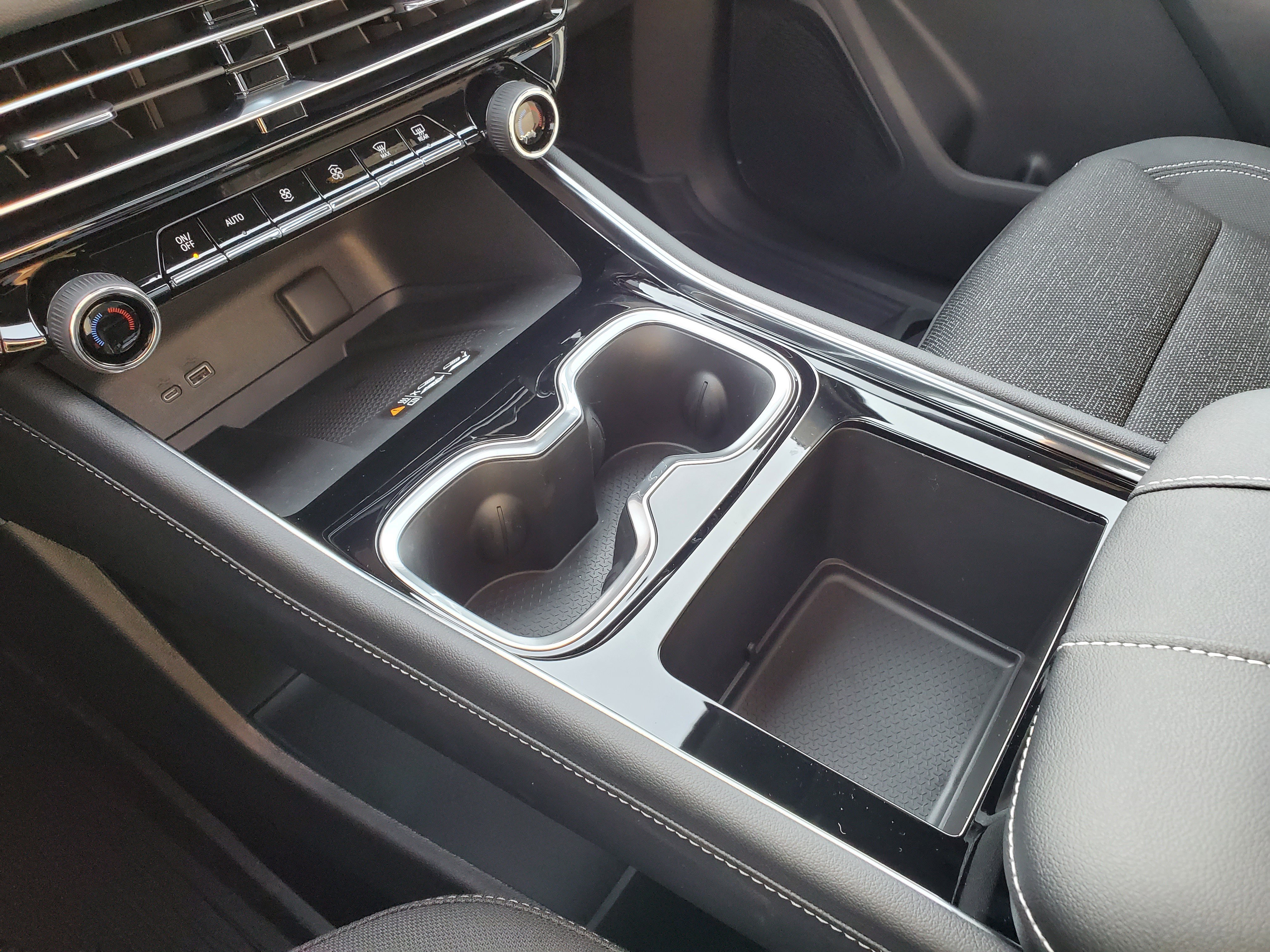 New 2026 Chevrolet Traverse LT w/ Sun and Wheel Package image 23