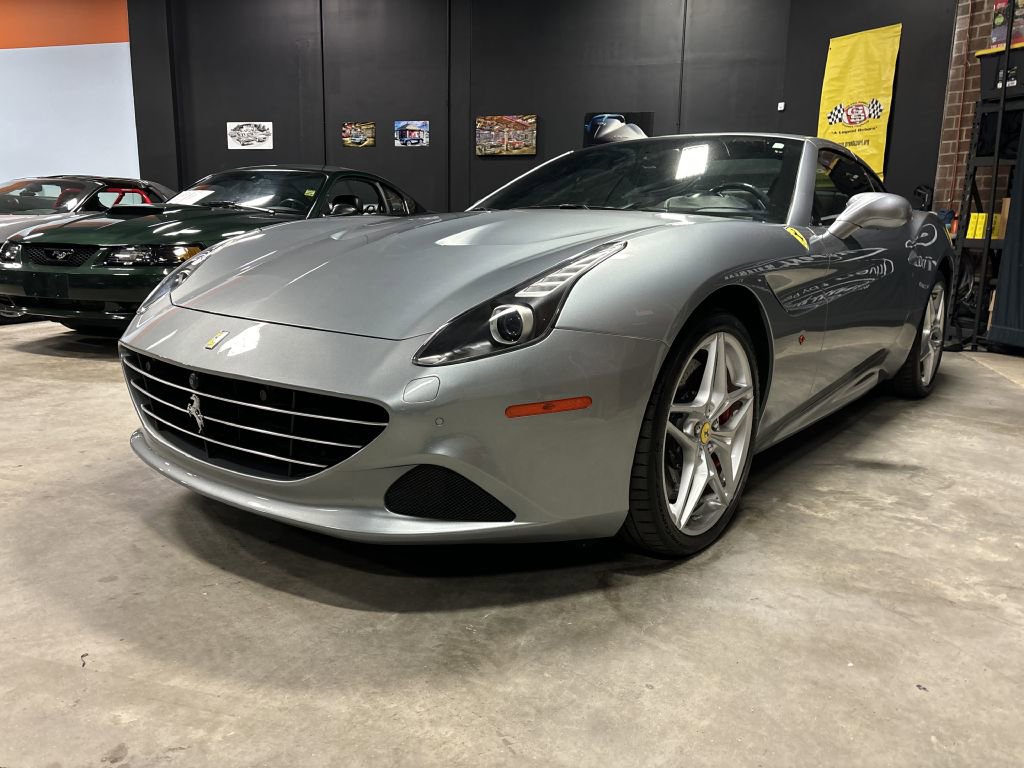 Used 2015 Ferrari California T image 3