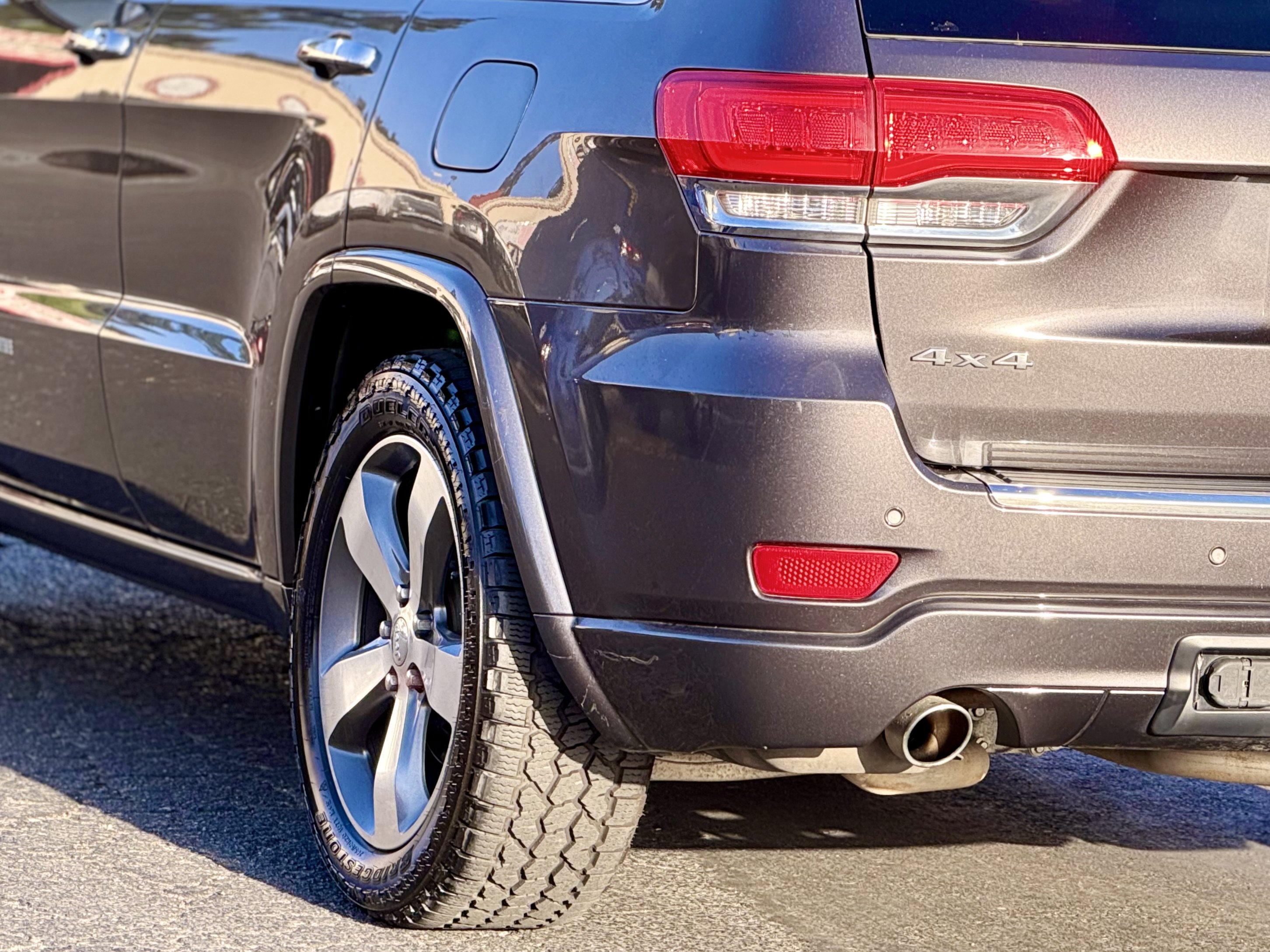 Used 2015 Jeep Grand Cherokee Overland w/ Advanced Technology Group AWD/4WD image 19