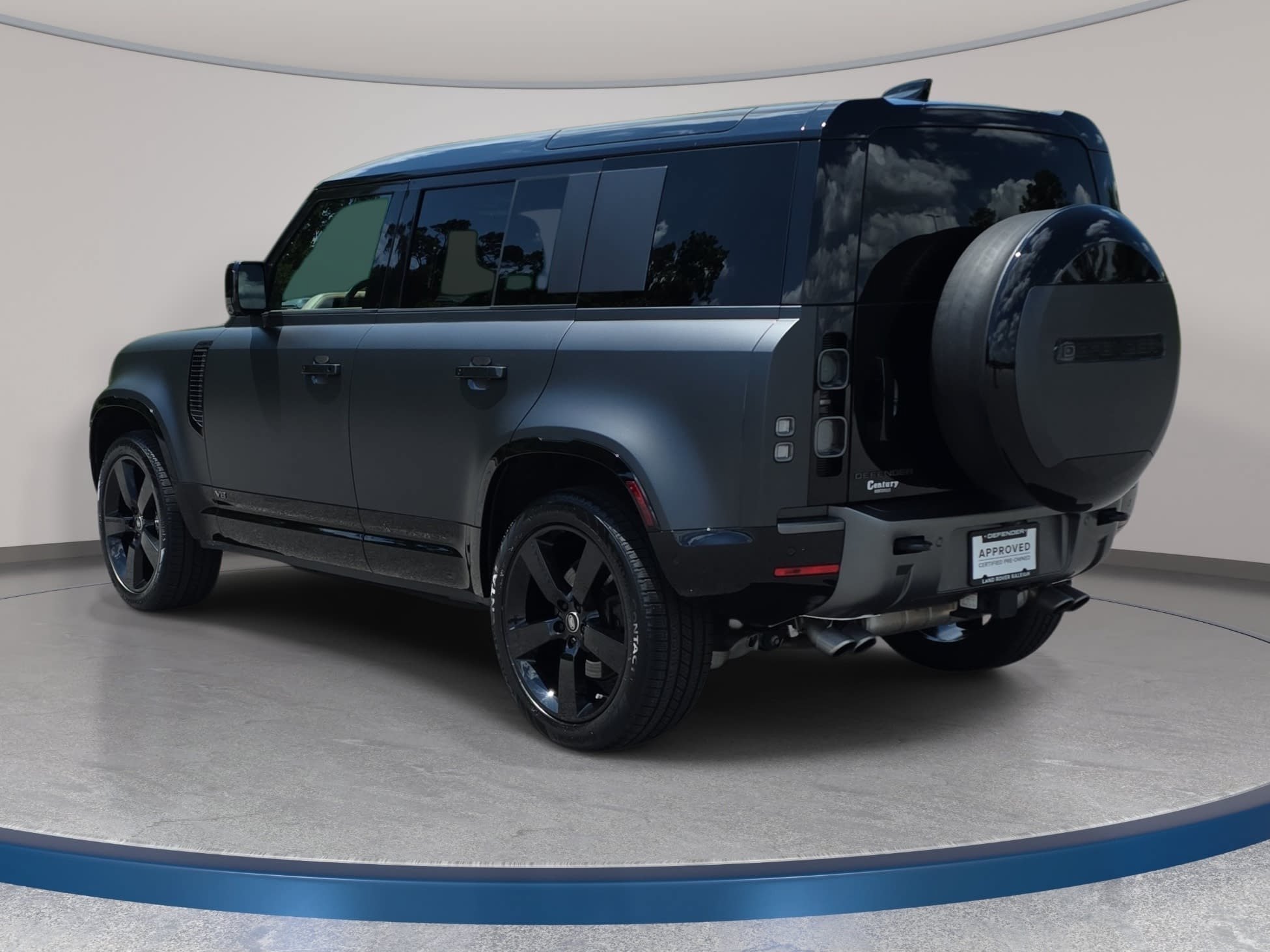 Used 2025 Land Rover Defender 110 V8 AWD/4WD image 7