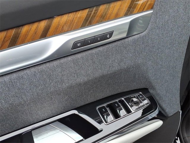 Used 2025 Cadillac Escalade ESV Sport Platinum image 19