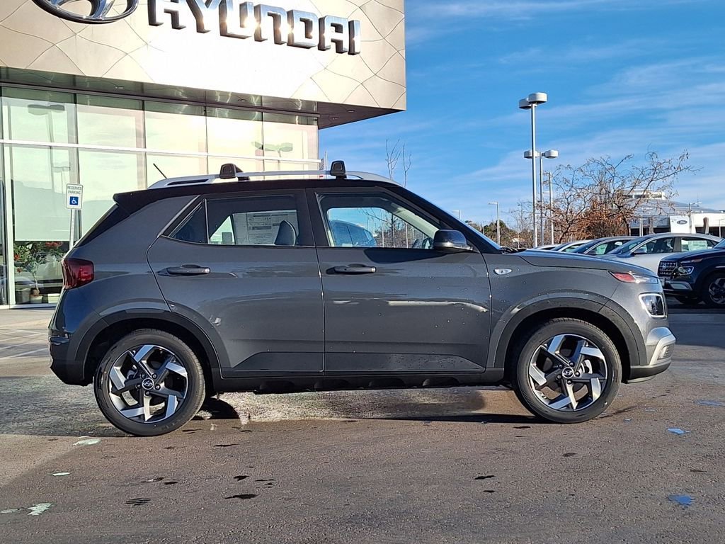 Used 2024 Hyundai Venue Limited video 2