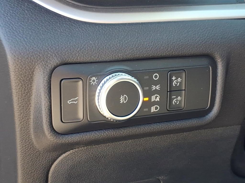 Used 2022 Ford Explorer XLT w/ Equipment Group 202A AWD/4WD image 19