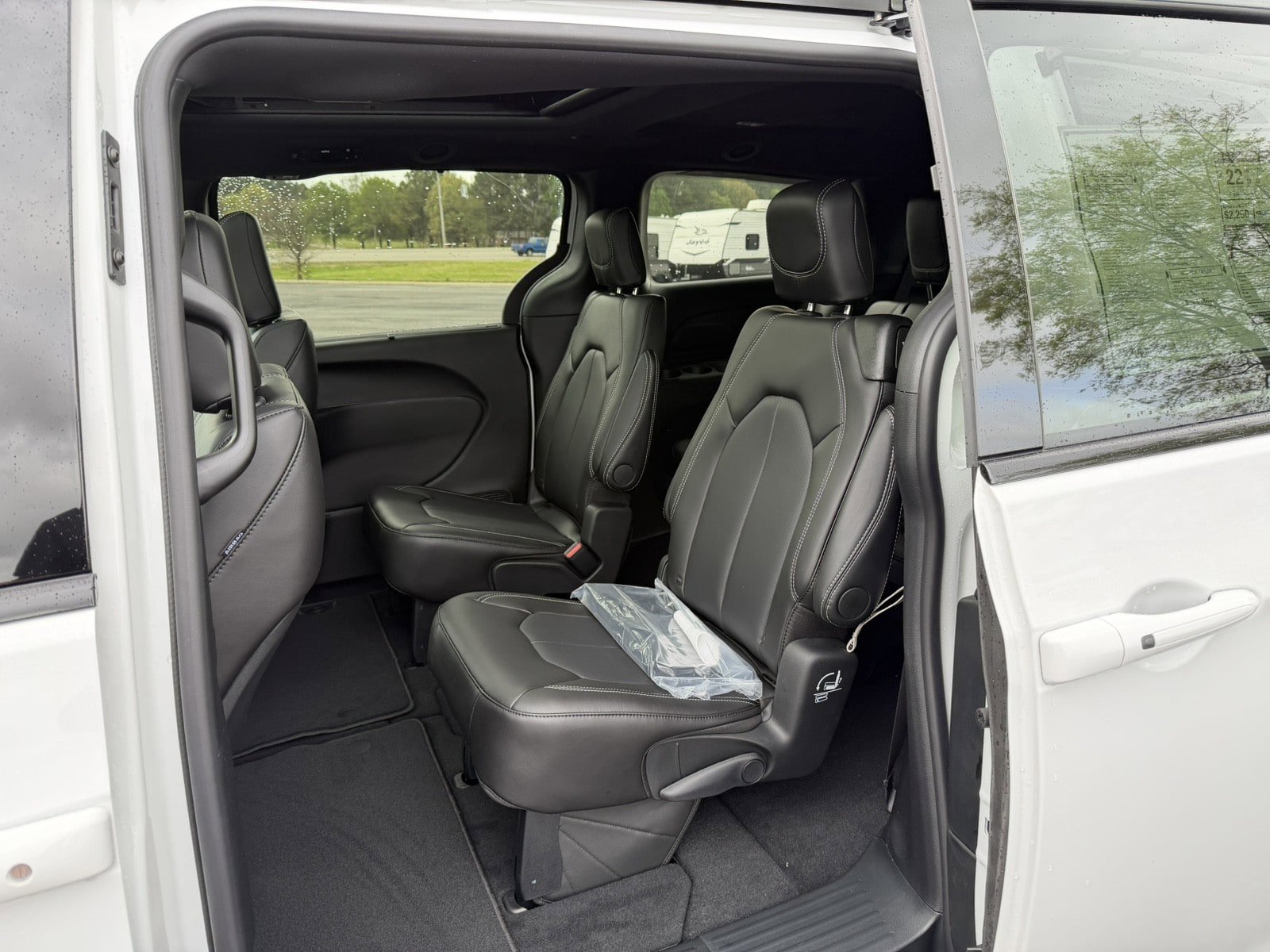 New 2026 Chrysler Pacifica Select FWD image 13
