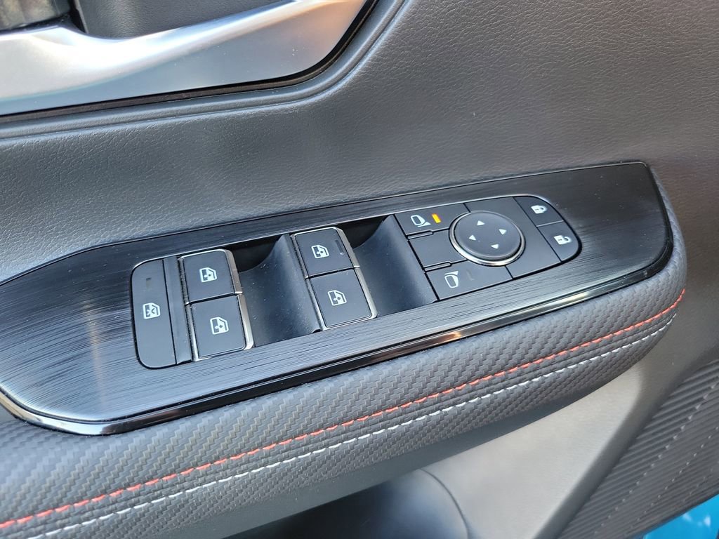 Certified 2025 Nissan Kicks SR image 16